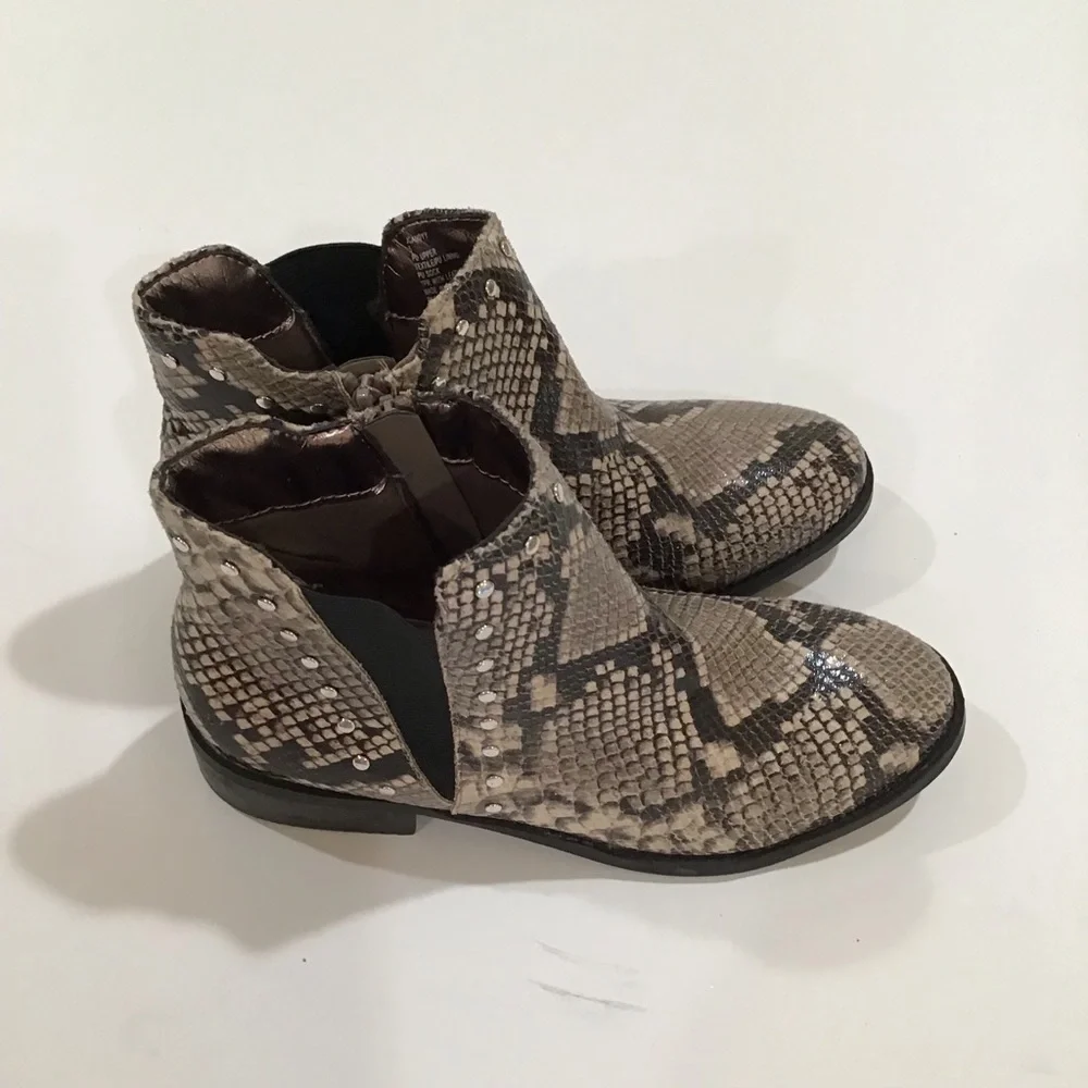 Did madden studded reptile animal print Chelsea booties size 4